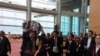 梁振英國慶講話遭遇反對派議員抗議