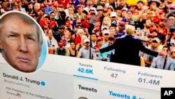 Trump ha convertido a su cuenta de Twitter - @RealDonaldTrump- en una parte central aunque controvertida de su presidencia. Tiene 61,8 millones de seguidores.