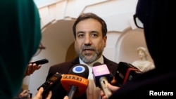 Abbas Araqchi berbicara kepada wartawan di sebuah hotel di Wina, Austria, 19 Oktober 2015. Presiden Iran mengusulkan Abbas Araqchi sebagai menteri luar negeri pada saat ketegangan regional meningkat. (Foto: Reuters)