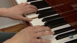 Класика на колесах - молоді музиканти підвозять класичну музику до глядача. Відео