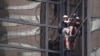 Presentan cargos hombre que escaló Torre Trump