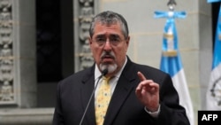 l presidente guatemalteco, Bernardo Arévalo, habla durante una conferencia de prensa en el Palacio de la Cultura en la ciudad de Guatemala, el 24 de enero de 2024.