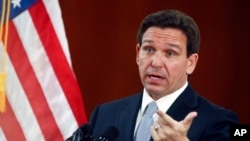 ARCHIVO - El gobernador de la Florida, Ron DeSantis, en una foto de marzo de 2023.