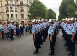 Crowds inspect French forces at the conclusion of the Bastille Day parade, in Paris, France, July 14, 2019. (L. Bryant/VOA)
