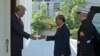 Thủ tướng Việt Nam Nguyễn Xuân Phúc được Tổng thống Donald Trump tiếp đón tại Nhà Trắng trong chuyến thăm Mỹ hồi tháng 5/2017.