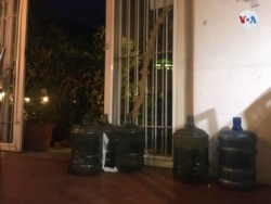 Una de las quejas frecuentes es que el agua cuando llega tiene un olor desagradable. [Foto: Fabiana Rondón, VOA]