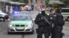 Policajci na mestu napada u Vircburgu u Nemačkoj (Foto: AP/Karl-Josef Hildenbrand/dpa)