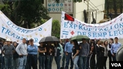 En Venezuela muchos trabajadores se manifestan en oposición a la expropiación de las empresas.