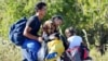 Caravana de migrantes que avanza por México cambia rumbo hacia EE. UU.