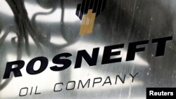La petrolera estatal rusa ha comenzado a proveer a algunos clientes de PDVSA -refinerías de China e India- 