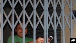 A merchant locking his shop to avoid getting caught violating the Maoist's strike, in Kathmandu, 3 May 2010