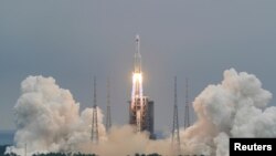 中国长征五号B遥二火箭2021年4月29日将空间站主舱发射升空（路透社转发）
