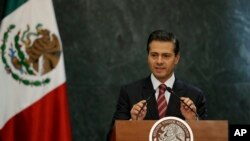 El presidente de México, Enrique Peña Nieto, quien culmina su sexenio en diciembre de este año, se reunió el domingo con su gabinete y ordenó evaluar los mecanismos de cooperación con Estados Unidos.