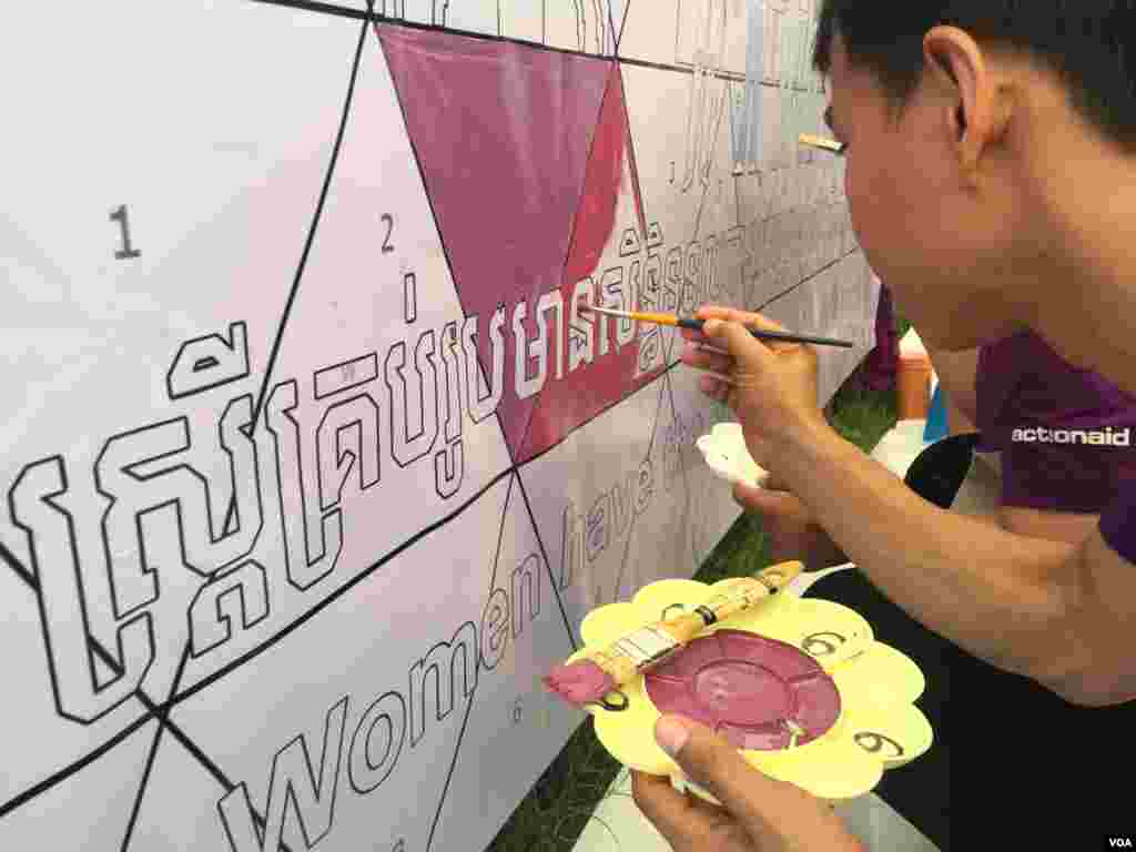 ក្រុម​យុវជន​កំពុង​ចូលរួម​ក្នុង​យុទ្ធនាការ «ទីក្រុង​មាន​សុវត្ថិភាព​សម្រាប់​ស្ត្រី» ជា​លើក​ទី៤ ដោយ​មាន​ការចូលរួម​តាម​ក្រុម​សិក្ខា​សាលា​តូចៗ បង្ហាញ​ពី​បញ្ហា​ប្រឈម​ក្នុងការ​ធ្វើការ និង​សុវត្ថិភាព​ក្នុងការ​ធ្វើ​ដំណើរ​ពេល​យប់ ដើម្បី​​​​គាំទ្រ​ឲ្យ​បញ្ឈប់​ហិង្សា​