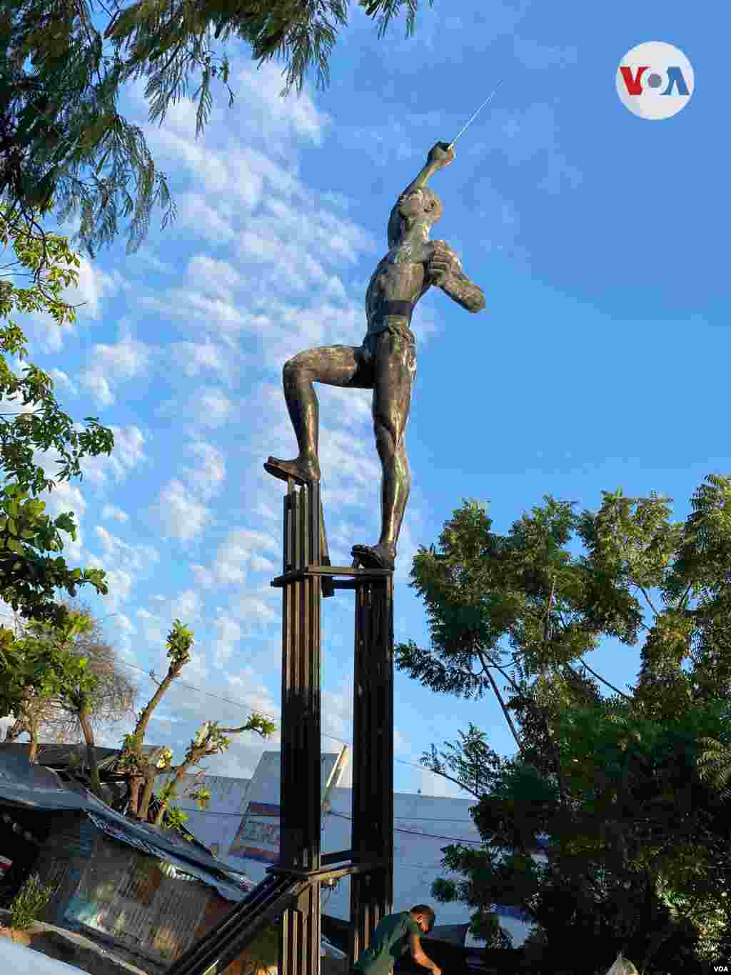 El &#39;Prometeo de la Libertad&#39;, monumento en honor a los m&#225;rtires de la masacre de las bananeras.