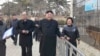 지난해 3월 북한 김정은 국방위원회 제1위원장이 평양 중앙동물원 건설현장을 둘러보고 있다. (자료사진)