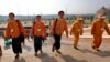 အမျိုးသား ဒီမိုကရေစီ အဖွဲ့ချုပ် NLD ကိုယ်စားလှယ်များနှင့် ရှမ်းတိုင်းရင်းသားများ ဒီမိုကရေစီ အဖွဲ့ချုပ် ကိုယ်စားလှယ်များ လွှတ်တော်သို့ တက်ရောက်လာစဉ်