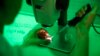 Investigadores españoles que esperan haber encontrado una pista para nuevos medicamentos contra el virus de la inmunodeficiencia humana (VIH por sus siglas en español).