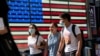 Arhiv - Ljudi nose maske na Times Squareu