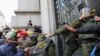 Bolivia: secuestran empleados de minera canadiense