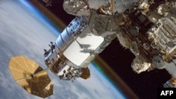 Esta fotografía de la NASA obtenida el 5 de abril de 2021 muestra la nave de reabastecimiento Cygnus de Northrop Grumman, fotografiada el 28 de marzo de 2021.