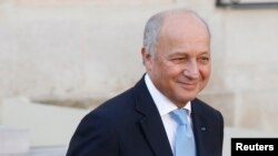 French Foreign Affairs Minister Laurent Fabius leaves the Elysee Palace following the weekly cabinet meeting in Paris, France, Feb. 10, 2016. 
