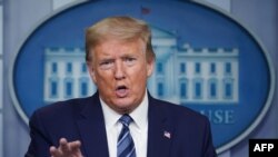 Presidente Donald Trump no Brady Briefing Room, 21 de abril 2020