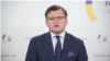 Міністр закордонних справ України Дмитро Кулеба відповідав на запитання журналістів перед від’їздом на зустріч міністрів закордонних справ країн НАТО у Ризі 30 листопада 2021 р.