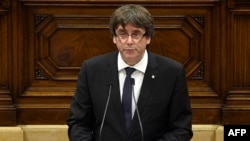 El presidente del gobierno regional catalán Carles Puigdemont envió una carta al gobierno central español acerca de la indepdendencia el lunes, 16 de octubre de 2017.