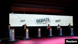 Cinco candidatos a la presidencia de Bolivia debatieron el domingo 4 de octubre de 2020, pero dos de los principales, se excusaron de participar. Luis Arce, del Movimiento Al Socialismo, MAS, y Luis Fernando Camacho, de Creemos, no estuvieron presentes.