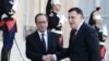 French President Francois Hollande (L) welcomes Prime Minister of Libya's Government of National Accord, Fayez al-Sarraj, upon his arrival at the Elysee Palace in Paris, Sept. 27, 2016.