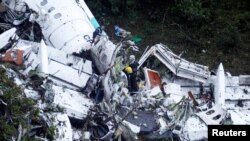 Grabaciones de las cajas negras indican que el copiloto indicó reiteradamente que estaban al límite de combustible para llegar a su destino.