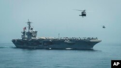 El Grupo de Ataque Carl Vinson está formando por un portaaviones, dos destructores de misiles guiados y un crucero de misiles guiados.