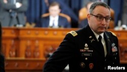 laftanar Kanar Alexander Vindman a lokacin da ya je ba da shaida a majalisar wakilai