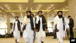 Wakilan kungiyar Taliban yayin da suka isa wajen tattaunawa a birnin Doha na kasar Qatar, ranar 29 ga watan Fabrairu, 2020.