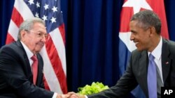 El presidente Barack Obama y el mandatario cubano Raúl Castro se reunieron en Nueva York, al margen de las sesiones de la Asamblea General de la ONU.
