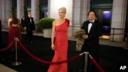 Kellyanne y George Conway, llegan a Union Station en Washington D.C. para un evento en la víspera de la toma de posesión presidencial de Donald Trump. Enero 19 de 2017.